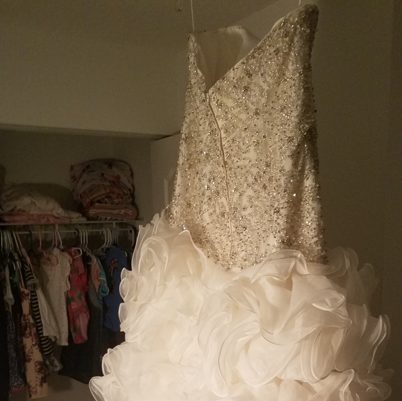 Wedding Dress. - Picture 6 of 11